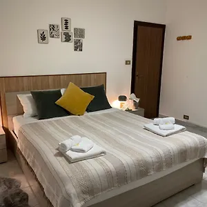 Oxalis Apartment